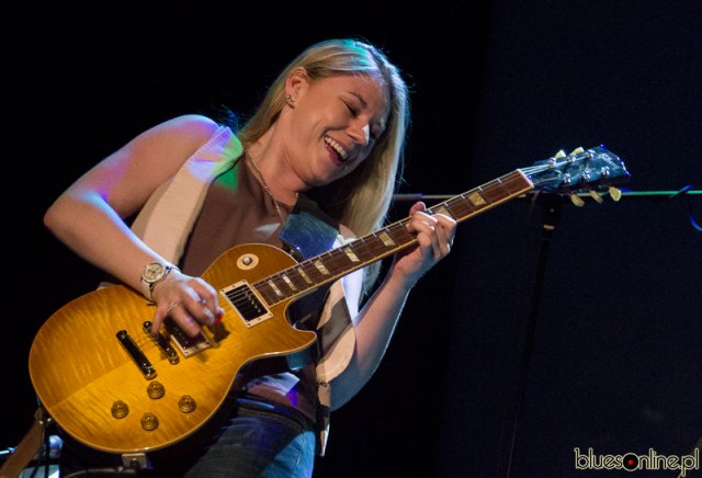 Joanne Shaw Taylor at Bluestracje 2013 (9)